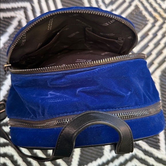 Elegant Blue Velvet Backpack - Picture 6 of 8
